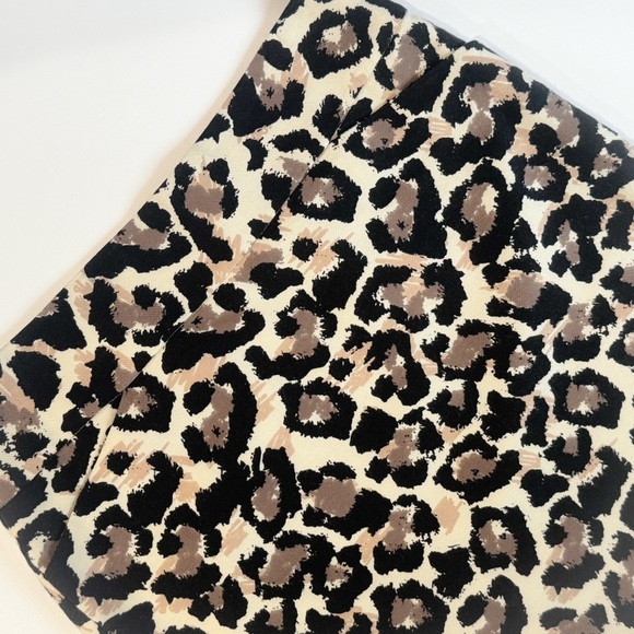 Ann Taylor Loft Animal print mini skirt ❤️ - Picture 4 of 8